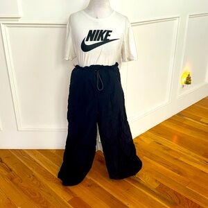 Black parachute pants with cinch waist medium, 8–10